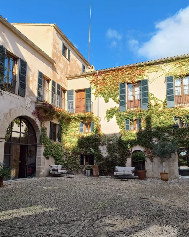 At #BolitaEvents, we choose to work with venues that share our values — and sustainability is one of them 🌱💚  That’s why we love collaborating with places like @zoetrymallorca, a hotel that blends luxury with environmental responsibility, supporting local products, energy efficiency, and heritage preservation 🍃✨  Creating unique experiences also means taking care of the planet.  Contact us for more information: 
✉️ m.wevers@bolita-events.com  #SustainableEvents #ZoetryMallorca #ResponsibleTravel #BolitaEvents